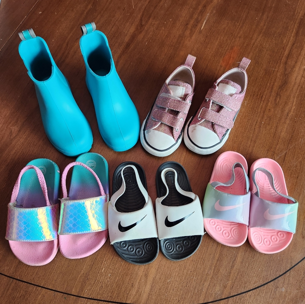 Lot Of 5 Pair Girls Shoes Size 7 And 8 Nike Slides Totes Rain Boot Convers